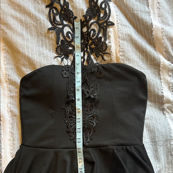 Windsor Black strapless Lace Halter detail  peplum Lace Mini Dress - Picture 14 of 15